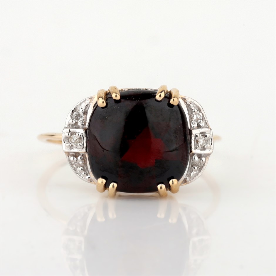 Yellow Gold Natural Garnet & Diamond Ring with IGI valuation