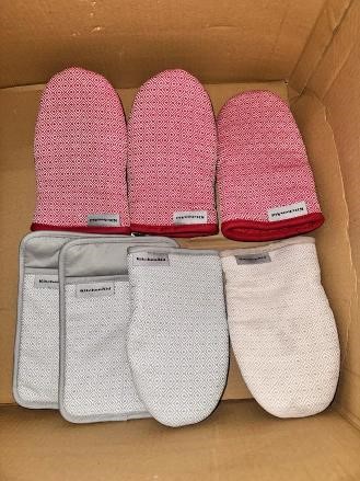 KitchenAid Silicon Mitt Set Assorted NB: Photo as is