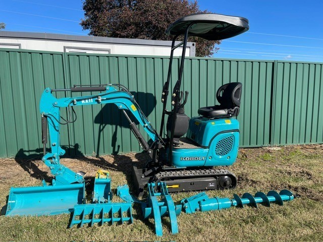 <p>2025 KOBOLT KX11 Mini Excavator & Multiple Attachments (Unused)</p>