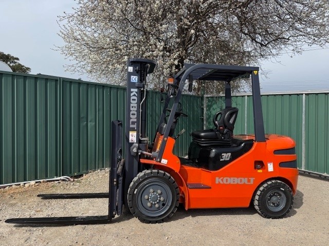 <p>KOBOLT 2025 Counterbalance Forklift 3t Diesel 4.5m Lift (Unused)</p>