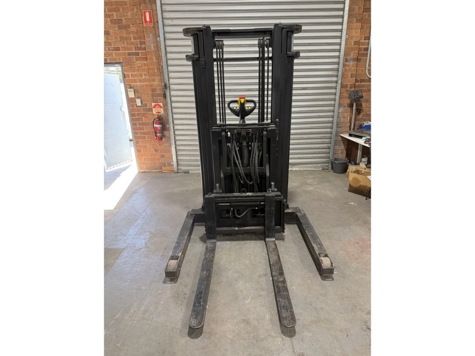 Electric Walkie Stacker