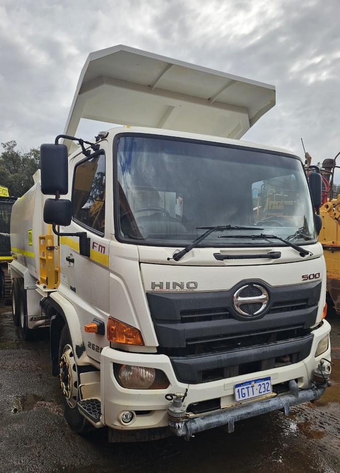<p>2019 Hino FM500 6x4 14,000L Water Cart</p>