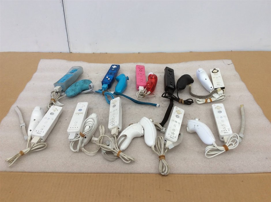 Nintendo Wii Remote Controller & Nunchuk Controller Set (Lot of 10)