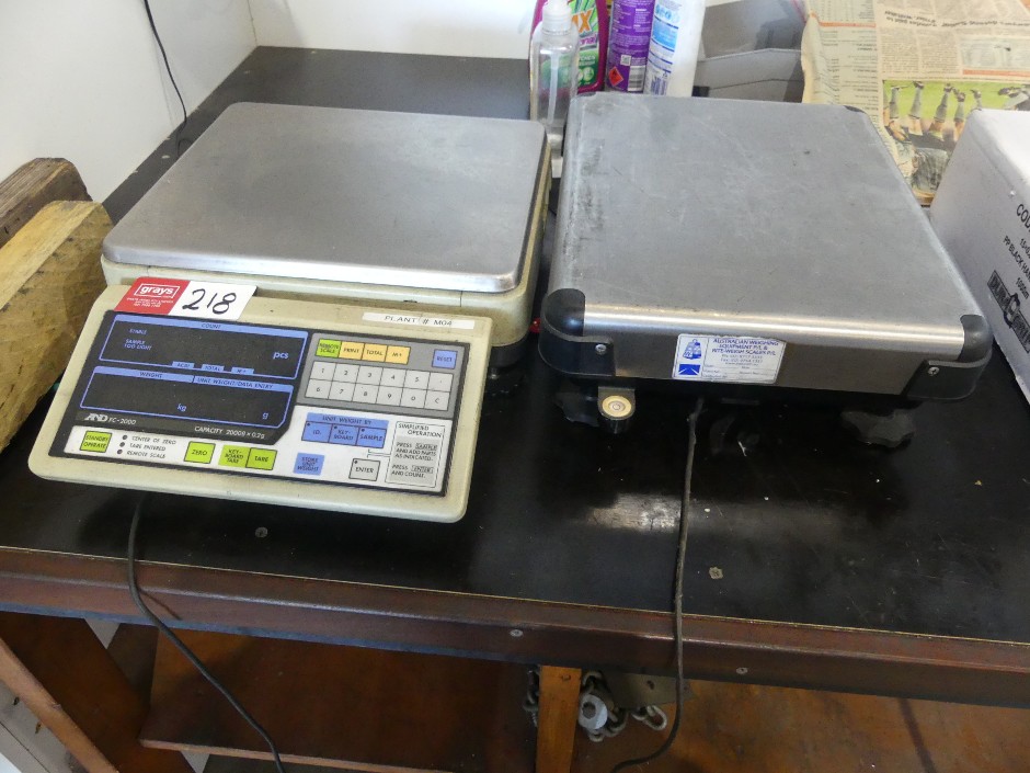 <p>AND FC - 2000 Digital Counting Scales</p>
