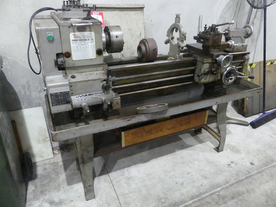 <p>TUR Tool 350CH Center Lathe</p>