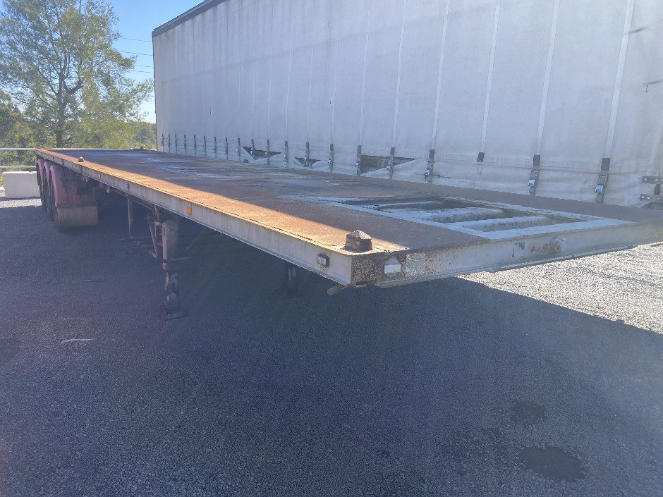 1996 Barker 40’ Tri-Axle Skel Trailer