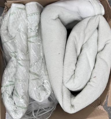 Box of 2x Blankets. NB: Items may not be in original packaging and may have