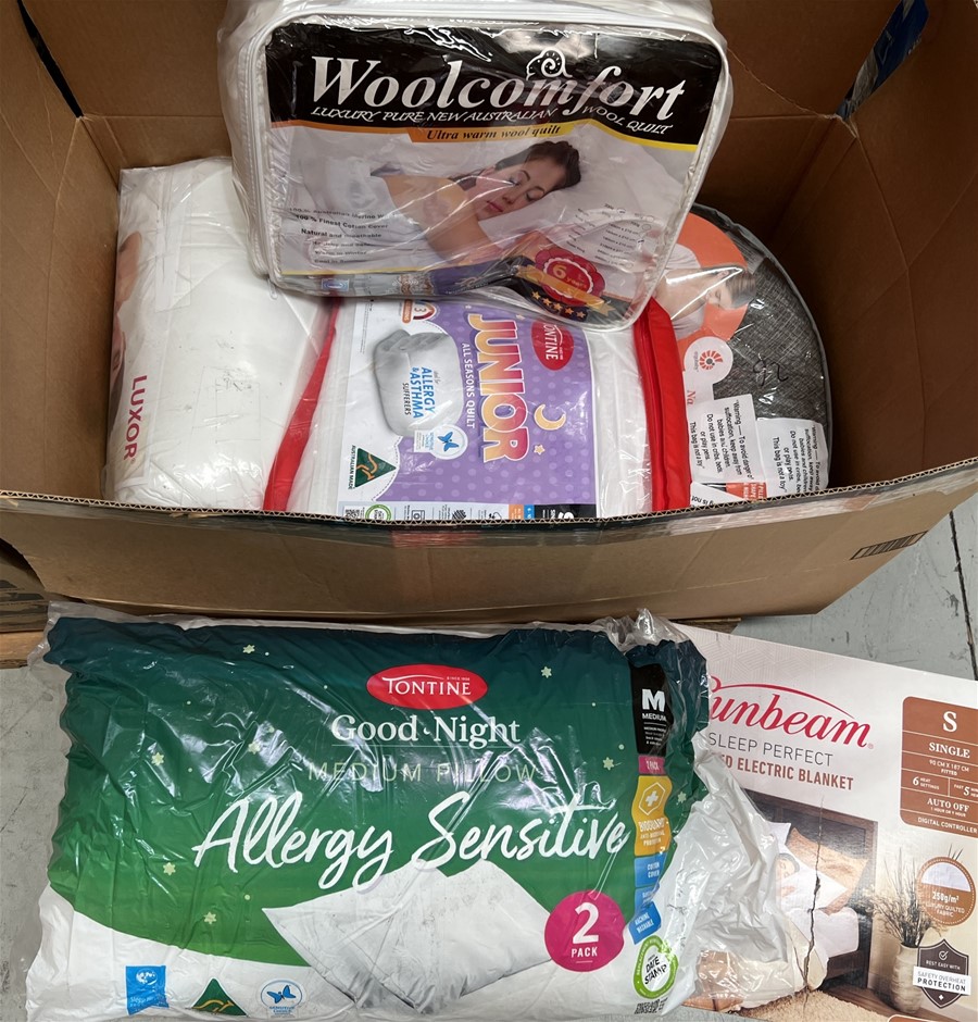7 x Assorted Bedding/Doonas; Incl. Pillows, Electric Blankets, Wool Blanket