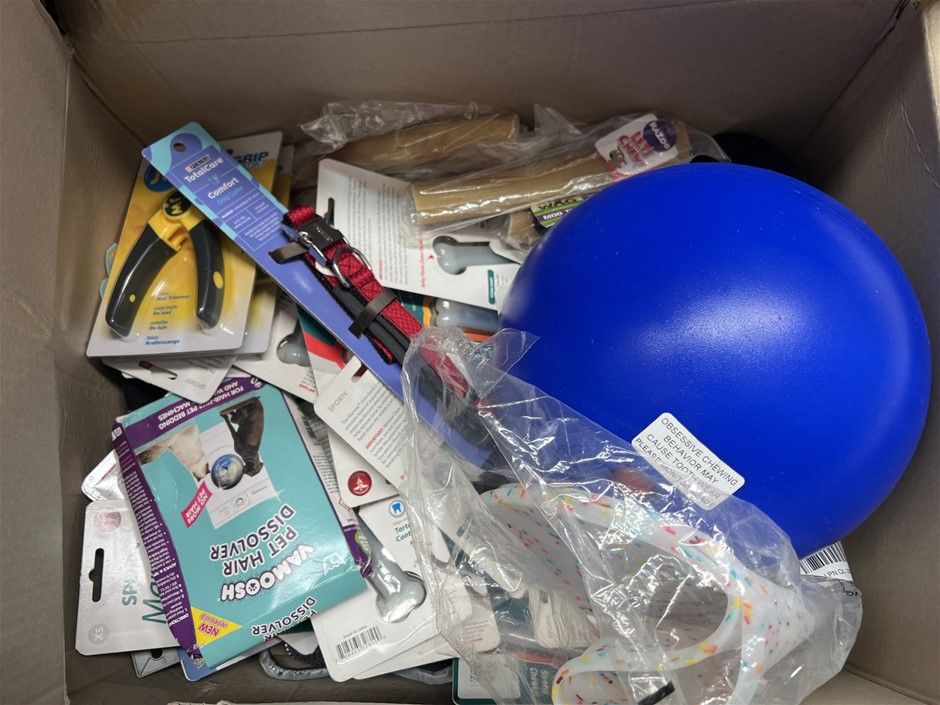 16 x Assorted Pet Products. NB: Photo as is. Some Not in Original Packaging