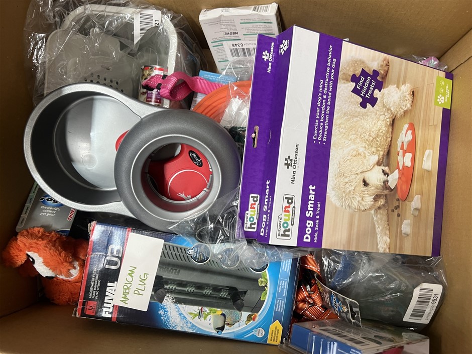 15 x Assorted Pet products. NB: Photo as is. Some Not in Original Packaging