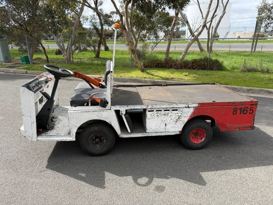 <p>1998 Taylor Dunn B-210 Electric Cart</p>