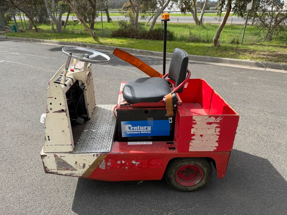 <p>Lansing Bagnall T0ER42 Electric Cart</p>