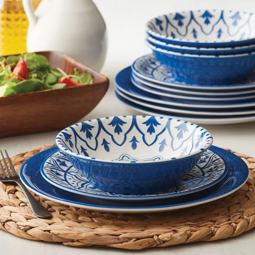 SIGNATURE 12pc Melamine Dinnerware Set. NB: Not in original packaging. Buy