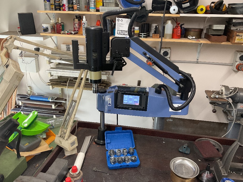 TAPPING MACHINE with Collets