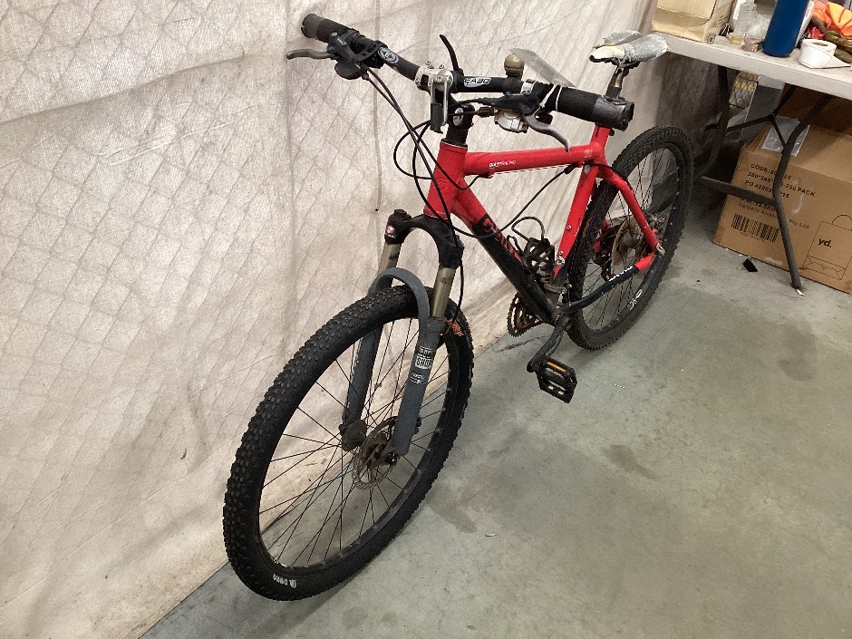 Red/Black Giant XTC2 Mountain Bike