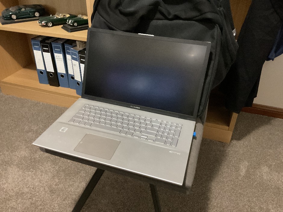 Asus F712 Laptop