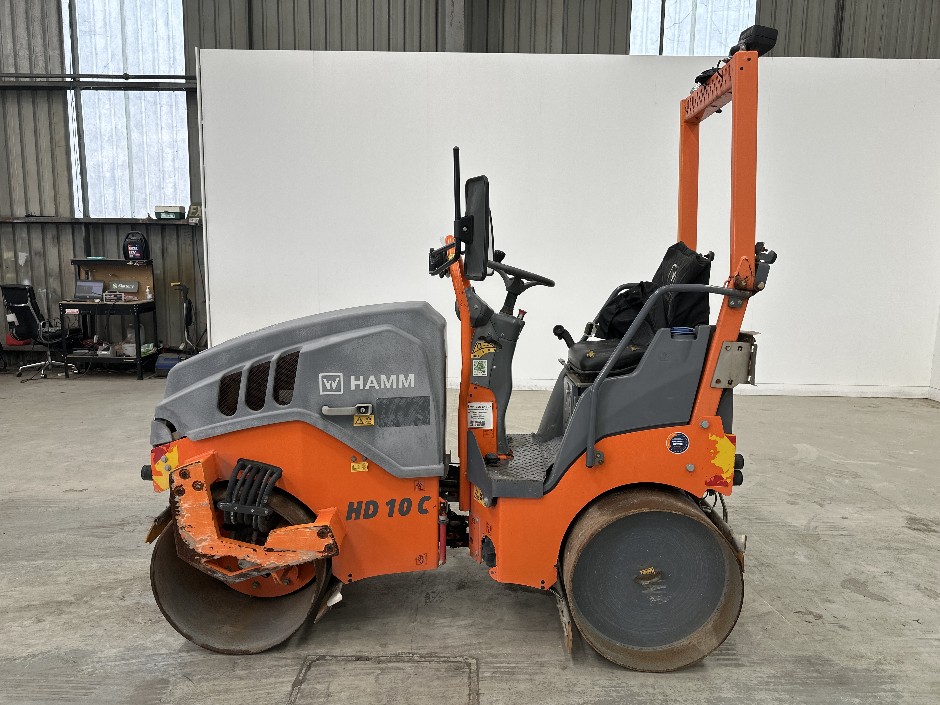 <p>2018 HAMM HD 10C VV Tandem Roller</p>