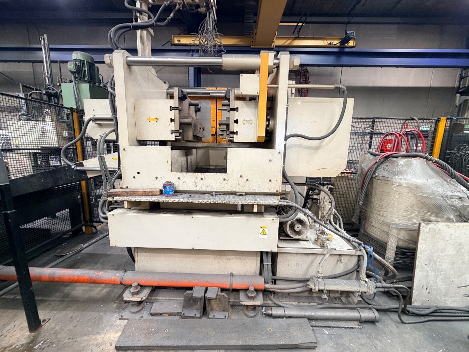 <p>2005 Suga Machine Industry Co Automatic Trimming Machine</p>