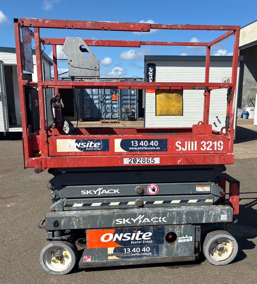 2016 Skyjack SJIII3219 Scissor Lift - 19ft(5.7m) - Electric - Gladstone