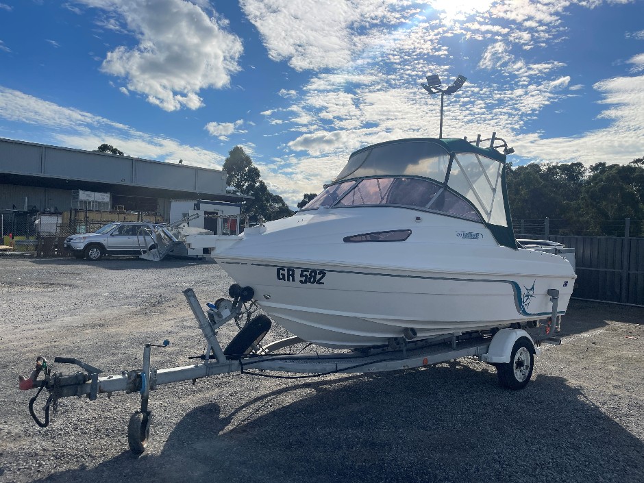 2002 Haines Hunter 470 Breeze Boat