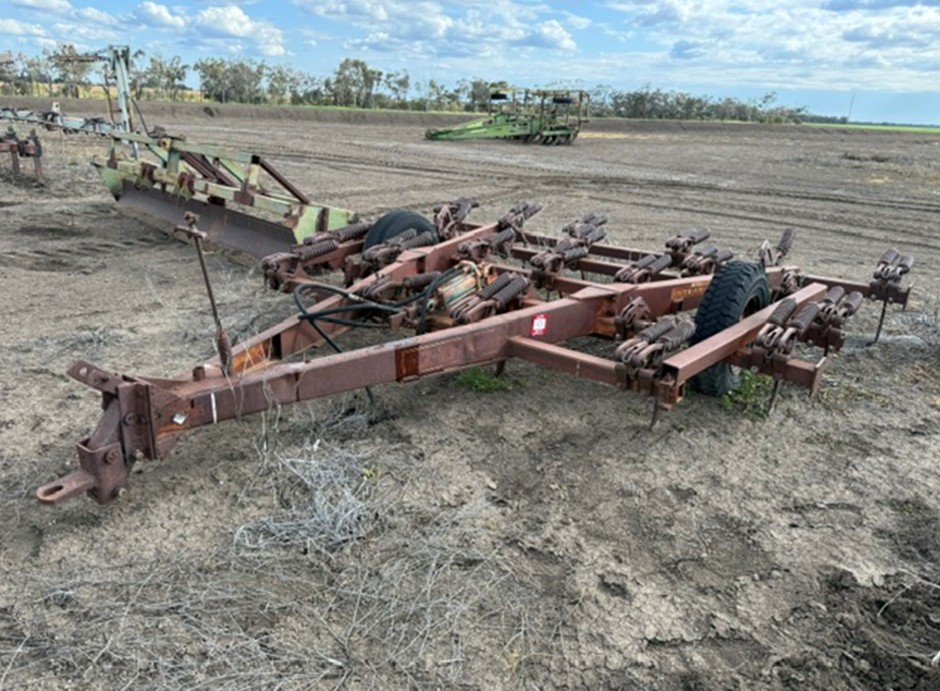 International / McCormick A2-10 Scarifier
