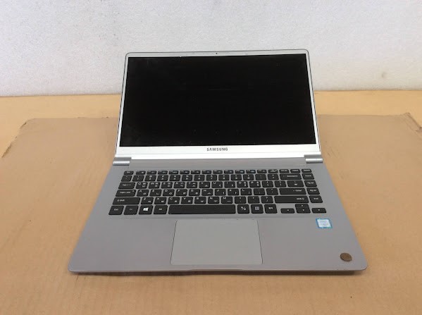SAMSUNG NT900X5L-K78S Laptop i7-6500U 8GBRAM/256GB