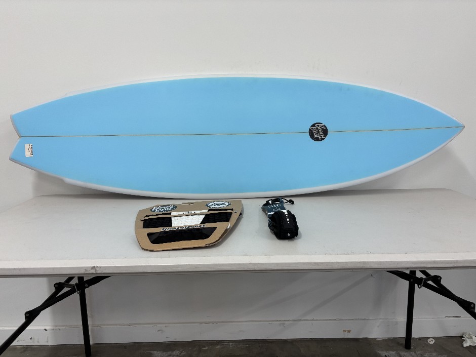 5’10” Beach Beat Surfboard & Accessories