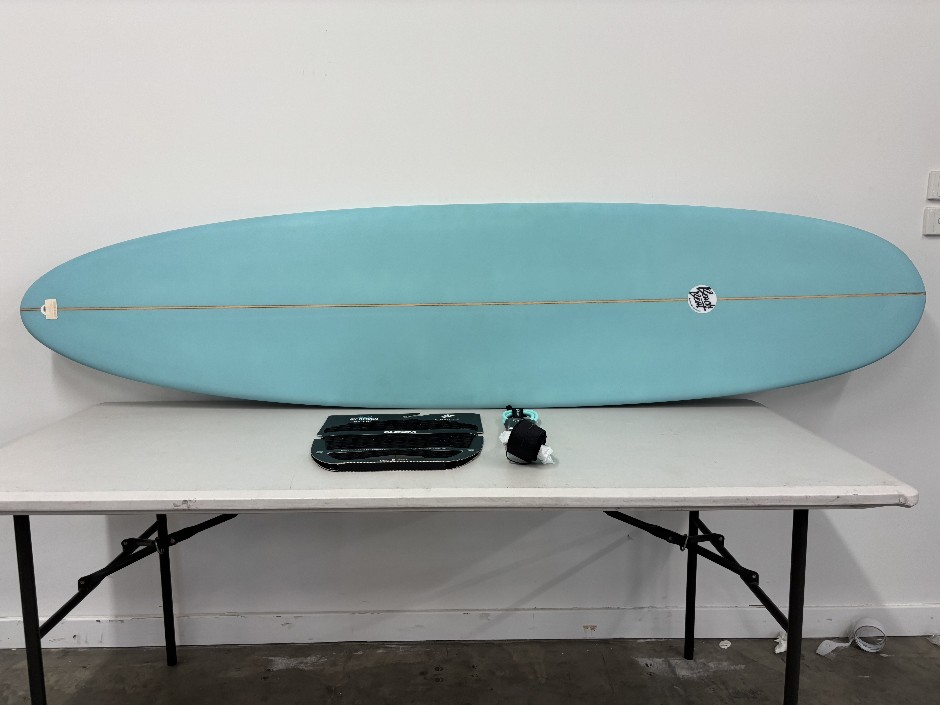 7’6” Beach Beat Surfboard & Accessories