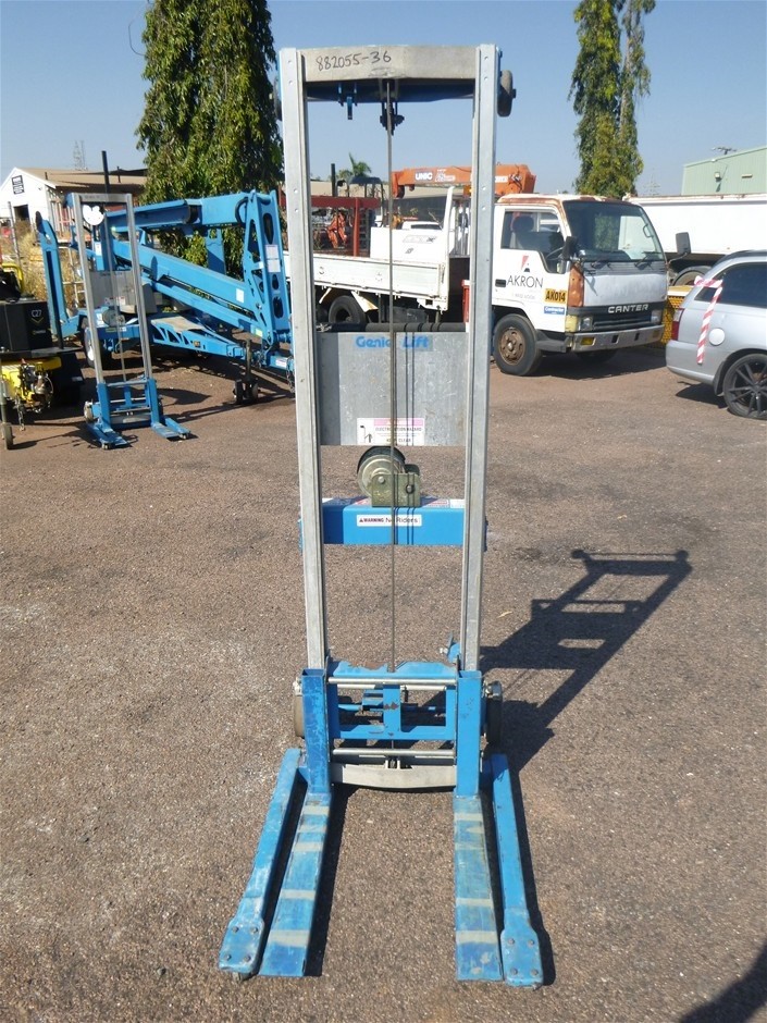 2011 GL-10 Genie Material Hoist
