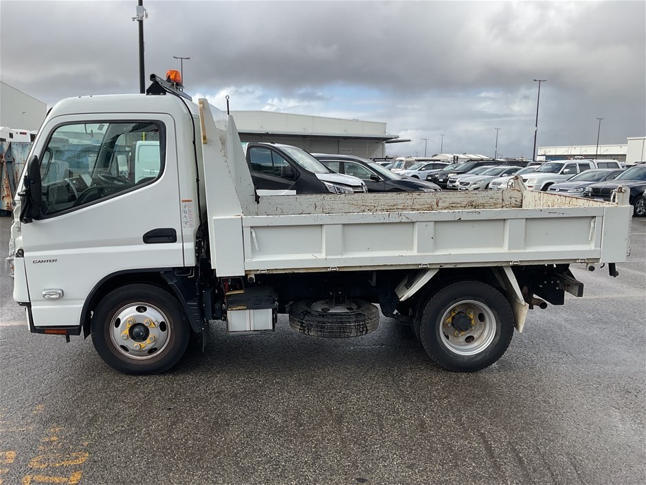 <p>2024 Mitsubishi Canter 4 x 2 Tipper Truck</p>