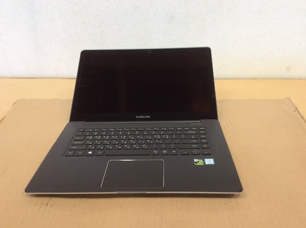SAMSUNG NT930Z5L-X716 Laptop i7-6700HQ 16GBRAM/256GB Black
