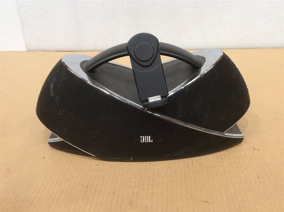 JBL OnBeat Xtreme iPod/iPhone/iPad Bluetooth Speaker Dock