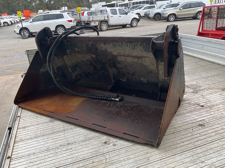 Dingo Mini Digger Bucket BPTERV