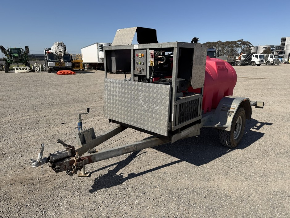 <p>2017 TCLE High Pressure Washer Trailer</p>