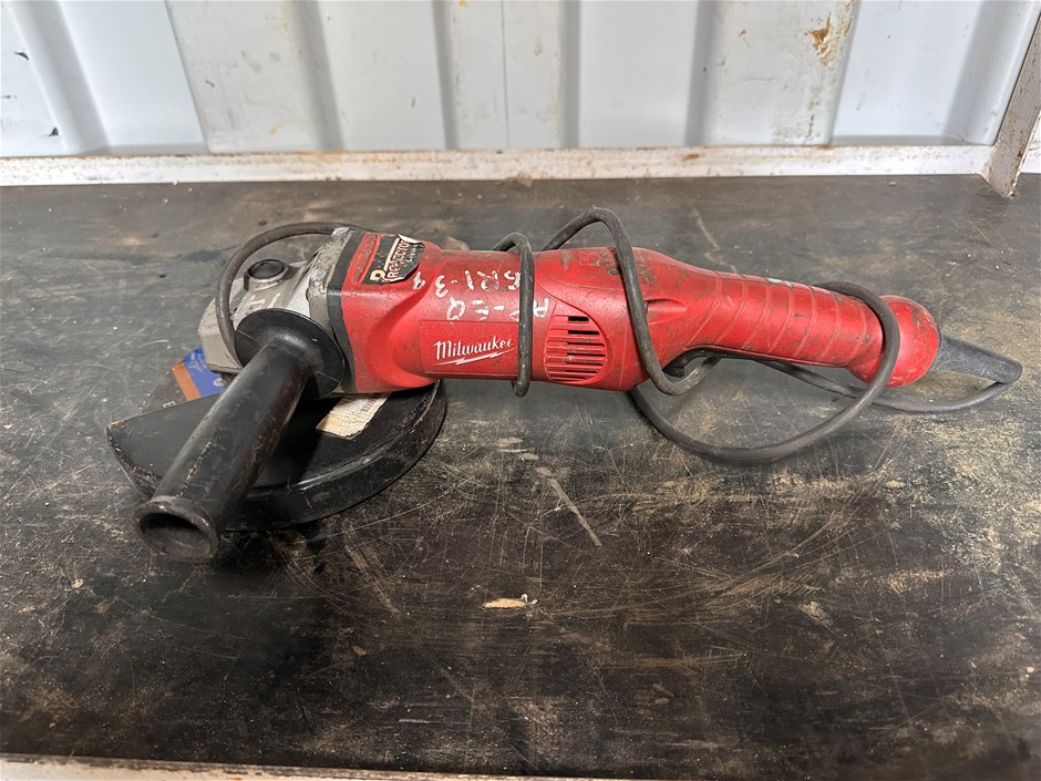 Milwaukee 7" Grinder 1750 watt w/ Deadman switch