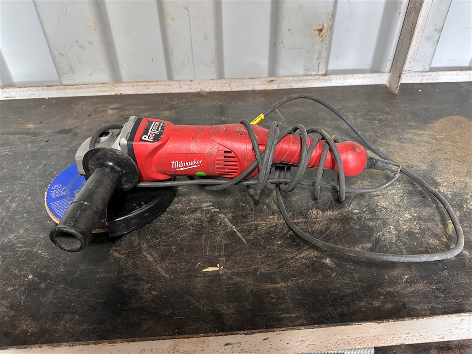 Milwaukee 7" Grinder 1750 watt w/ Deadman switch