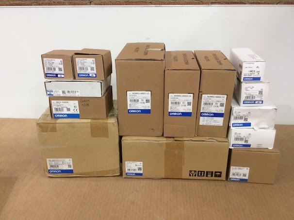 Omron CP1L-EM40DT1-D Programmable &W4S1-05D ETHERNET HUB (Lot of 14)