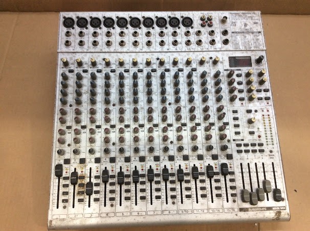 Behringer Eurorack UB2442FX-PRO Mixing Console