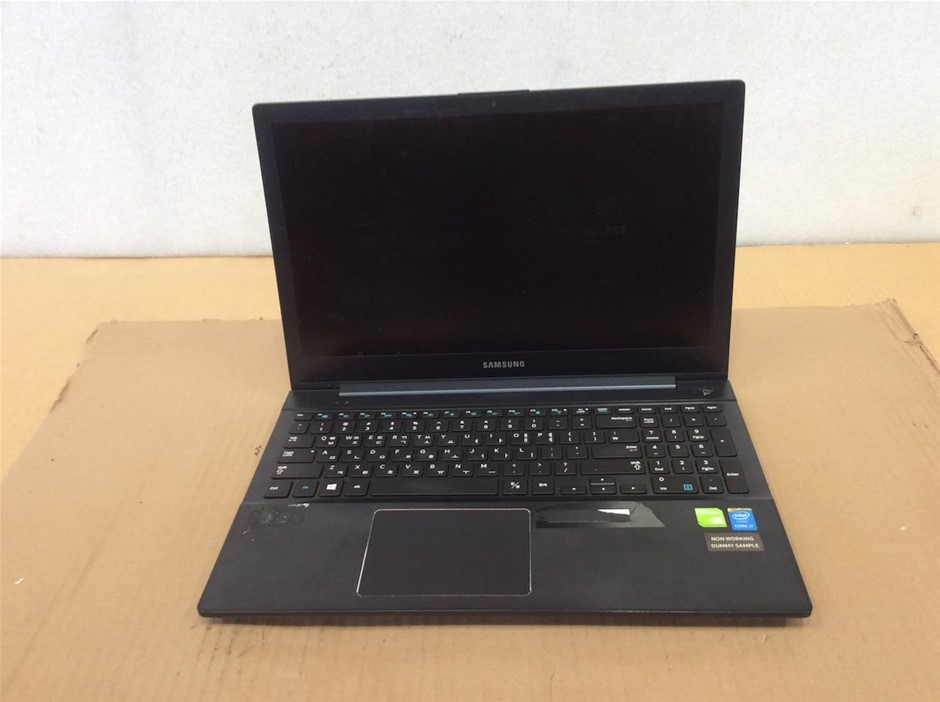 SAMSUNG NT870Z5G-X72S Laptop i7-4720HQ 8GBRAM 256GB Black