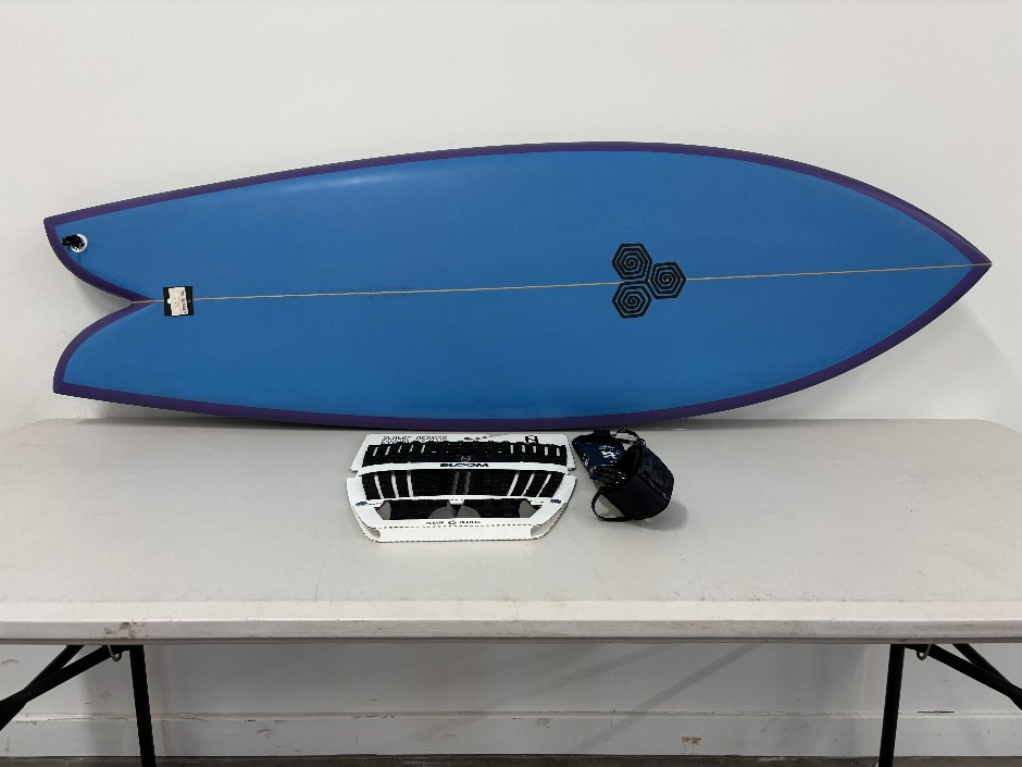 <p>5’3” Febs Fish Surfboard & Accessories</p>