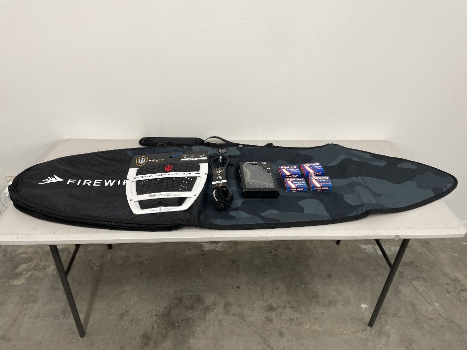 <p>6’3” FireWire Surfboard Bag and Accessories</p>