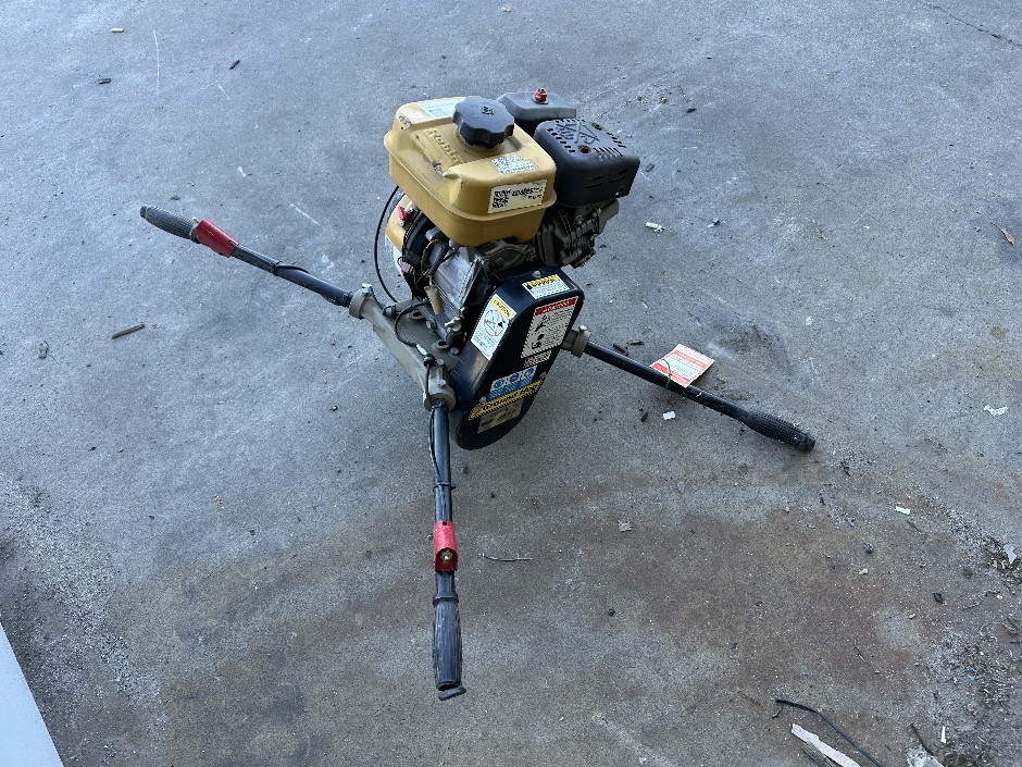 <p>Crommelins Ground Hog Petrol Post Hole Digger **Dandenong**</p>