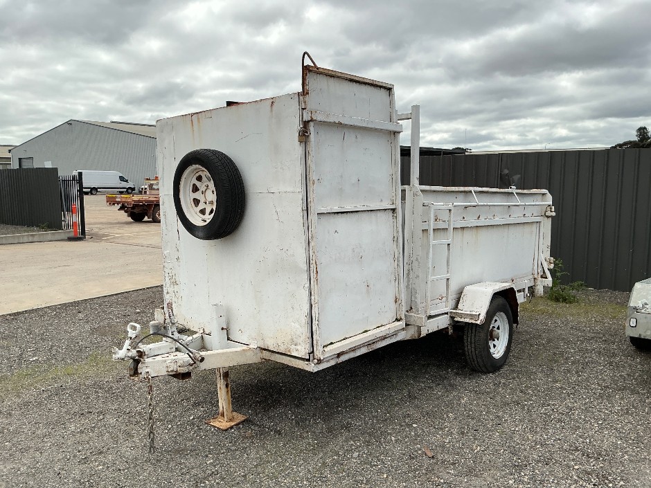 <p>Single Axle Tipper Trailer</p>