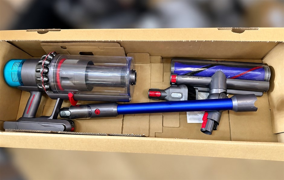 DYSON Gen5outsize™ Absolute Cordless Vacuum Cleaner. NB: unit not turning o