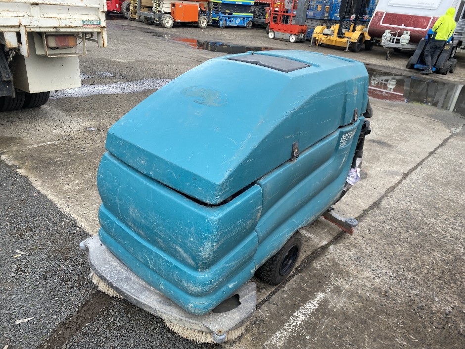 <p>Tennant 5700 XP Scrubber</p>