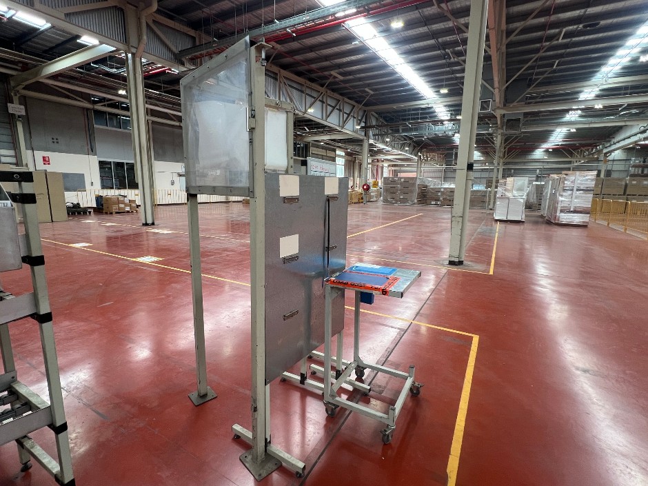 Four freestanding frames.