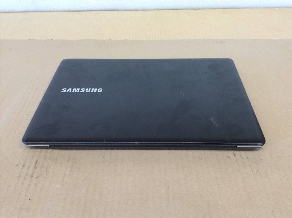 SAMSUNG NT930Z5L-X716 Laptop i7-6700HQ 16GBRAM 256GB Black