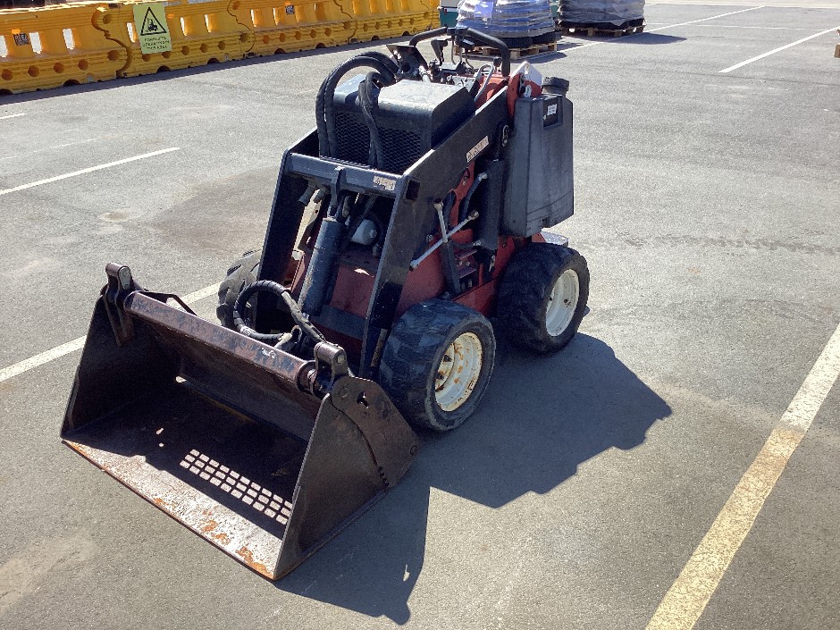 <p>Toro W320-D Series II Diesel Wheeled Mini Loader</p>