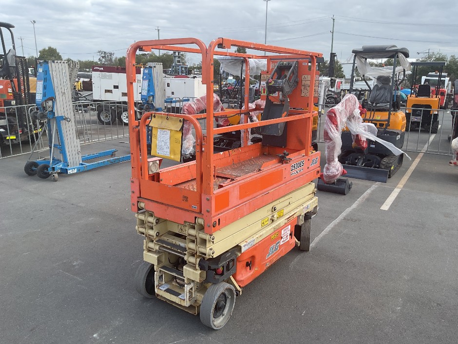 <p>2016 JLG Electric Scissor Lift</p>