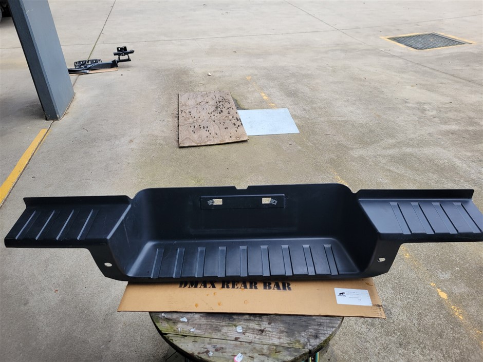 ISUZU DMAX 2022 REAR BUMPER PLASTIC STEP COVER W/ PARK SENSOR TYPE